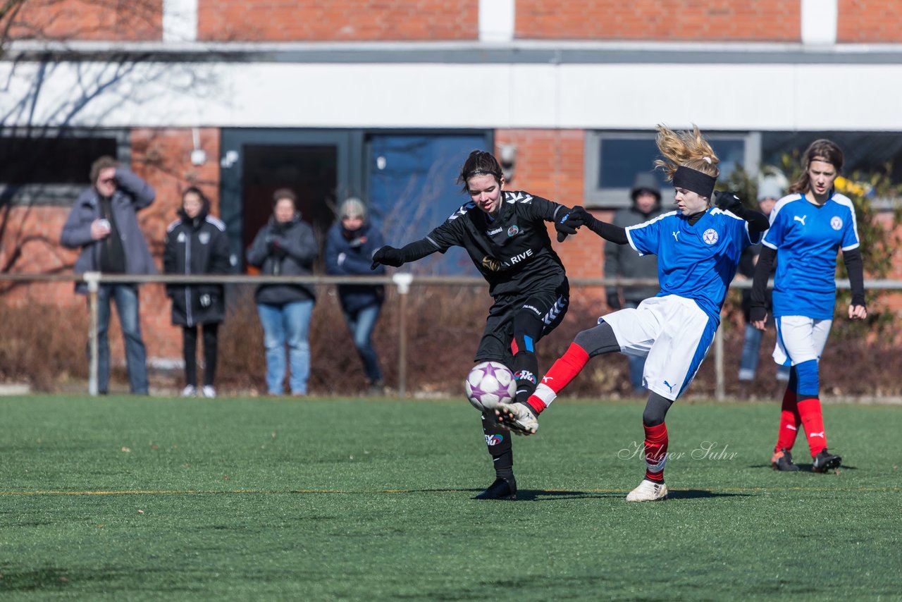 Bild 370 - B-Juniorinnen Halbfinale SVHU - Holstein Kiel : Ergebnis: 3:0